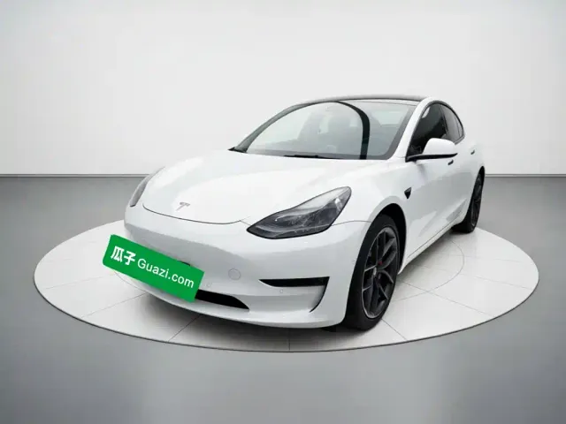 Фотография автомобиля — Tesla Model 3