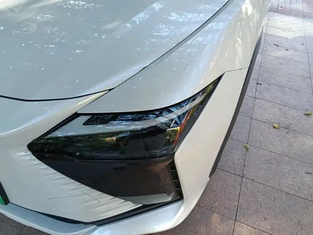 Lexus RZ — Фото автомобиля 5