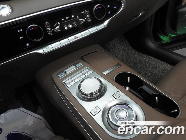 Genesis GV70 — Фото автомобиля 16