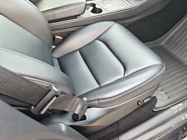 Tesla Model Y — Фото автомобиля 24