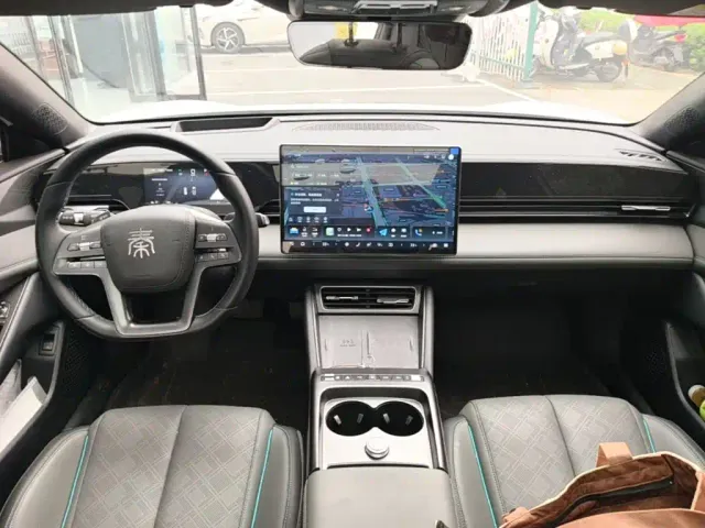 BYD Qin L — Фото автомобиля 9