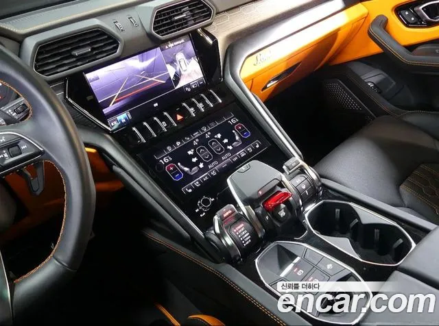Lamborghini Urus — Фото автомобиля 13