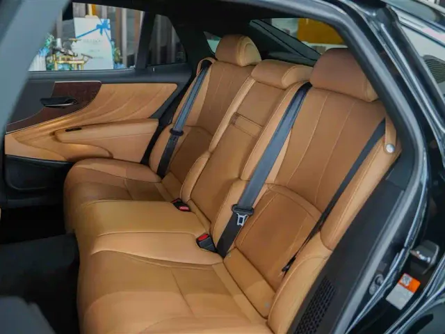 Lexus LS — Фото автомобиля 7
