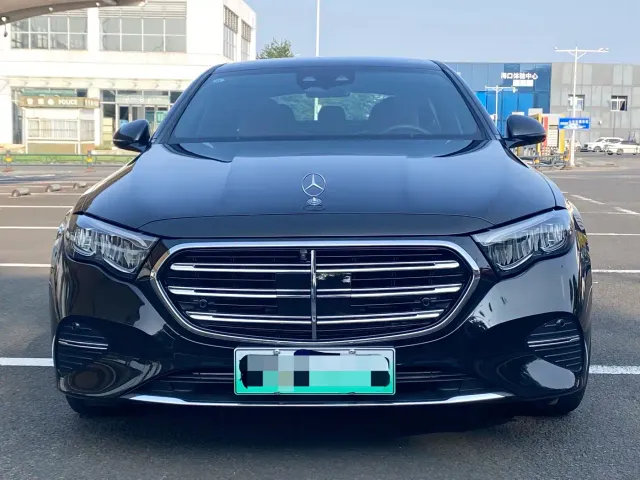 Mercedes-Benz E-Class — Фото автомобиля 2