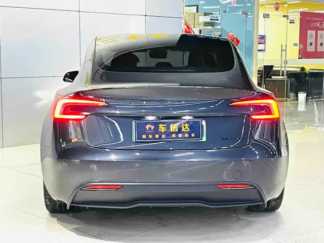 Tesla Model 3 — Фото автомобиля 4