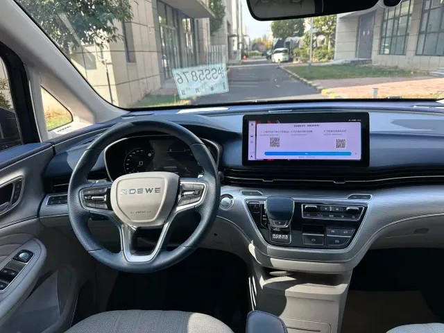 Roewe iMAX8 — Фото автомобиля 18