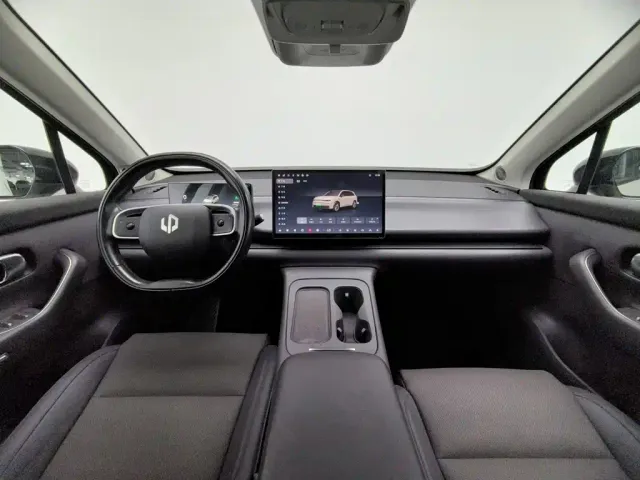 Leapmotor C10 — Фото автомобиля 5