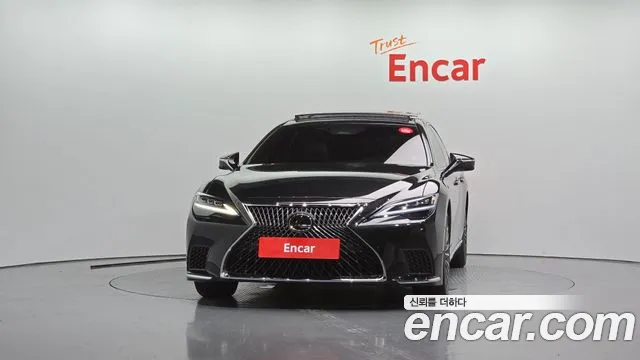 Lexus LS — Фото автомобиля 3