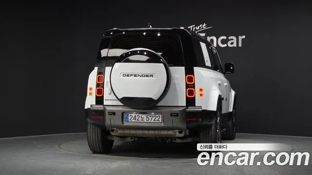 Land Rover Defender — Фото автомобиля 4