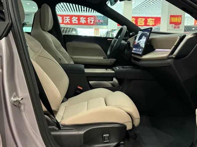 Volvo XC70 Plug-in Hybrid — Фото автомобиля 16