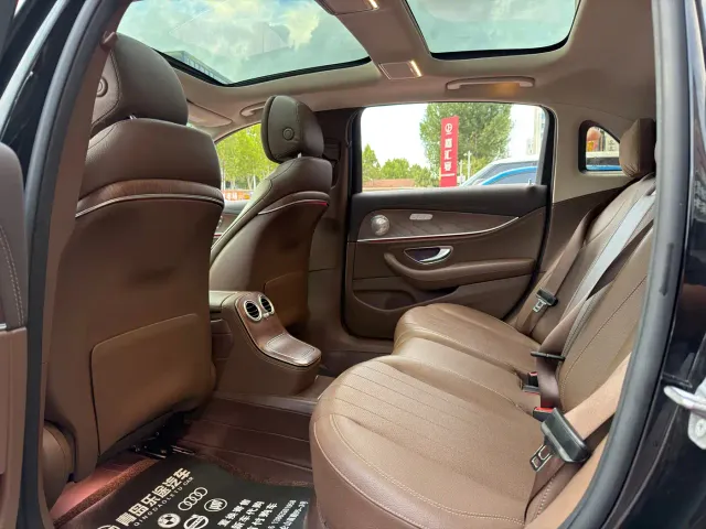 Mercedes-Benz E-Class — Фото автомобиля 8