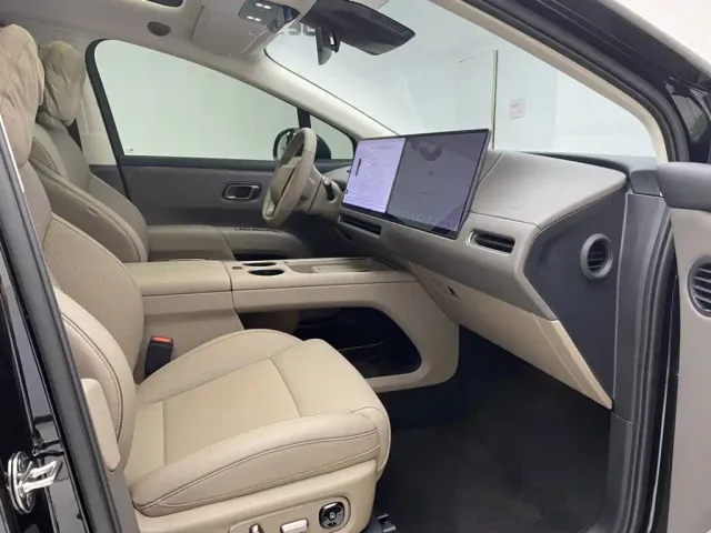 Li Auto i8 — Фото автомобиля 18