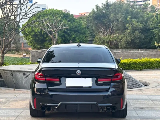 BMW 5 Series — Фото автомобиля 8