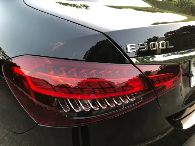 Mercedes-Benz E-Class — Фото автомобиля 24