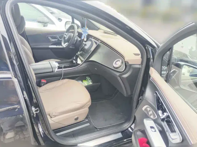 Mercedes-Benz EQE SUV — Фото автомобиля 13