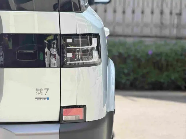 BYD FangChengBao Titanium 7 — Фото автомобиля 11