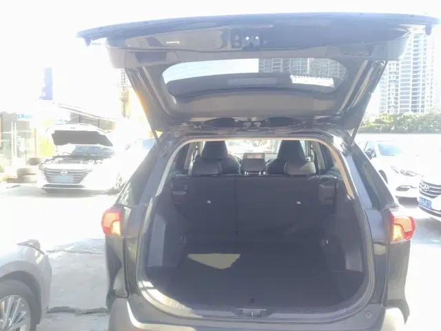 Toyota RAV4 — Фото автомобиля 18