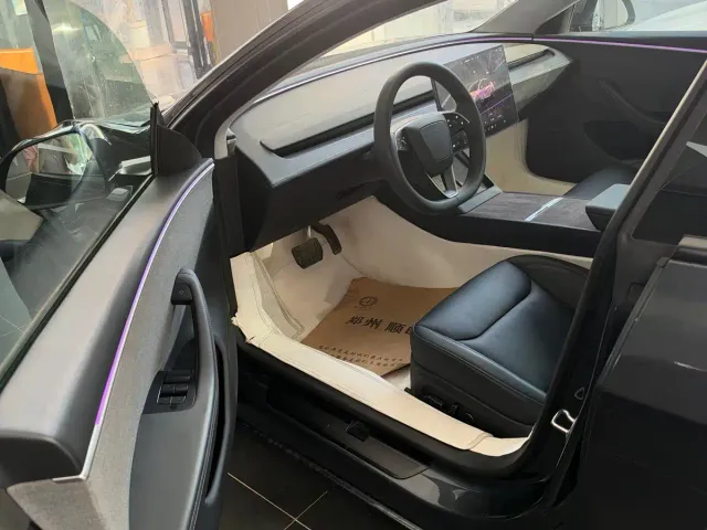Tesla Model 3 — Фото автомобиля 6