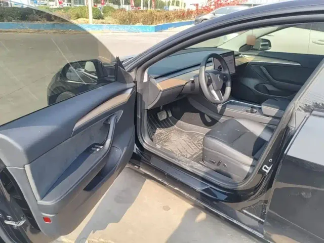 Tesla Model 3 — Фото автомобиля 15