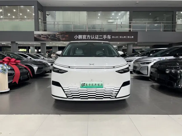 Xpeng X9 — Фото автомобиля 2