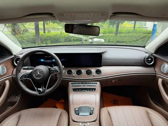 Mercedes-Benz E-Class — Фото автомобиля 5