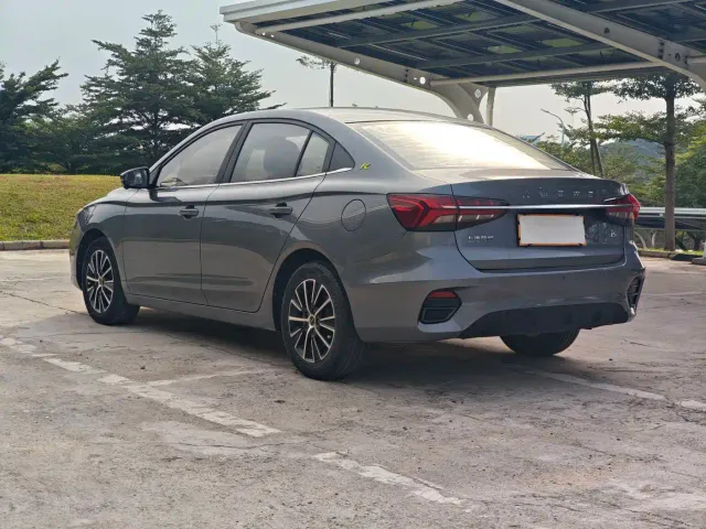 Roewe i5 — Фото автомобиля 7