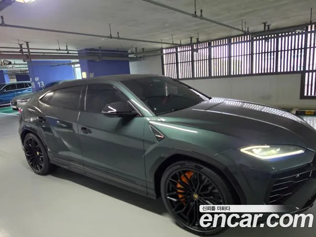 Фотография автомобиля — Lamborghini Urus