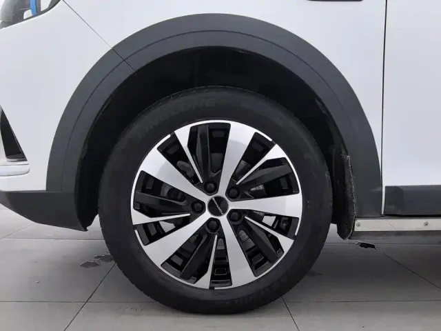 Forthing Fengxing SX6 — Фото автомобиля 17