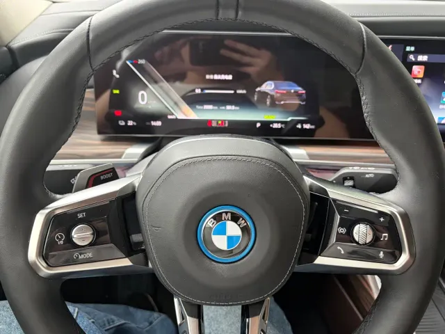 BMW i7 — Фото автомобиля 14
