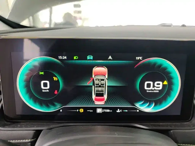 Roewe RX5 — Фото автомобиля 11
