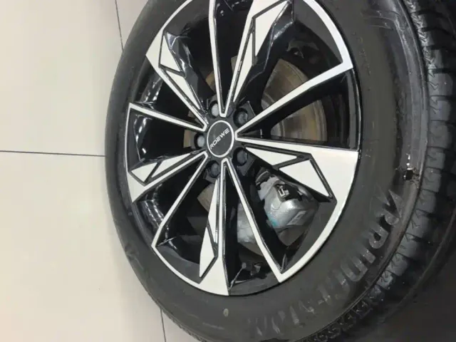 Roewe RX5 — Фото автомобиля 22