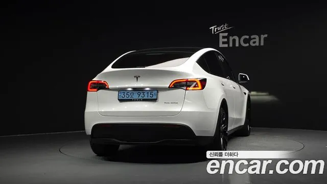 Tesla Model Y — Фото автомобиля 2