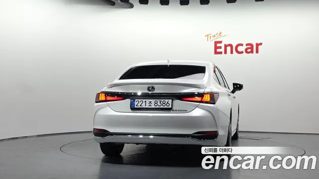 Lexus ES 7th Gen — Фото автомобиля 4