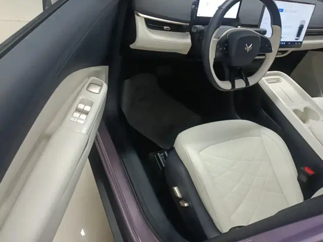 ARCFOX Arcfox T1 2025 Base Model — Фото автомобиля 15