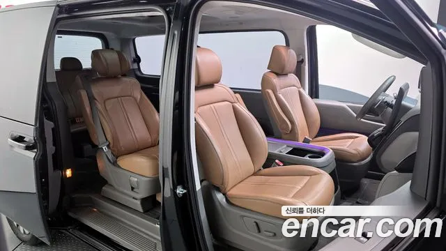 Hyundai Staria Staria 4WD Lounge 7 мест — Фото автомобиля 12