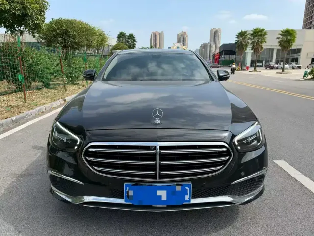 Mercedes-Benz E-Class — Фото автомобиля 2