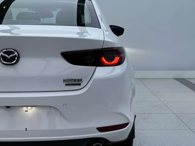 Mazda Axela — Фото автомобиля 2