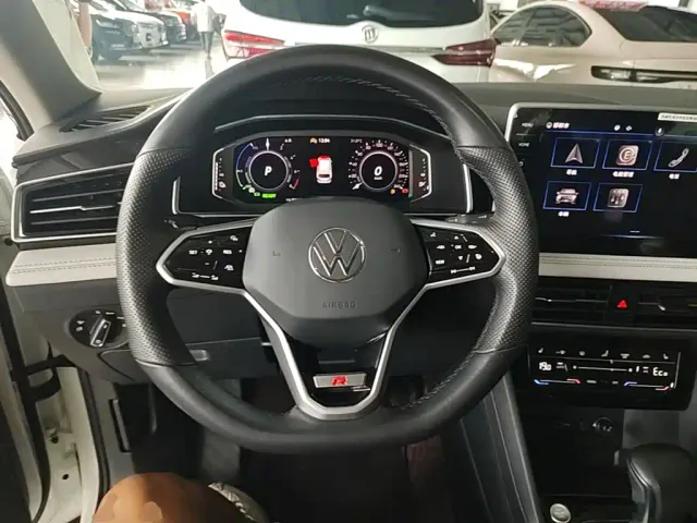 Volkswagen Tiguan L PHEV — Фото автомобиля 10