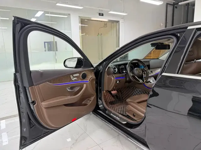 Mercedes-Benz E-Class — Фото автомобиля 7