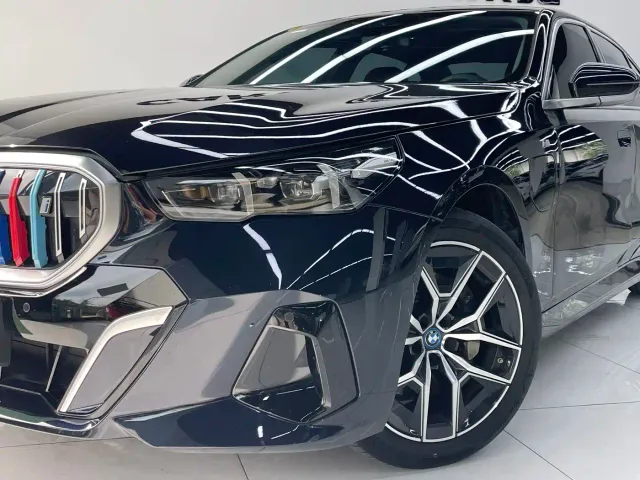 BMW i5 — Фото автомобиля 26