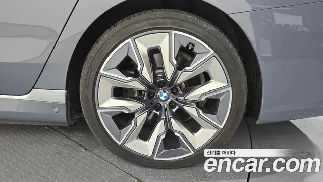 BMW i7 — Фото автомобиля 19