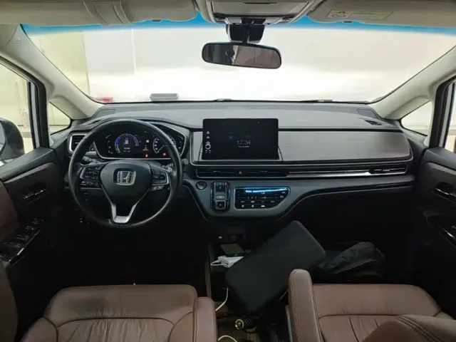 Honda Odyssey — Фото автомобиля 9