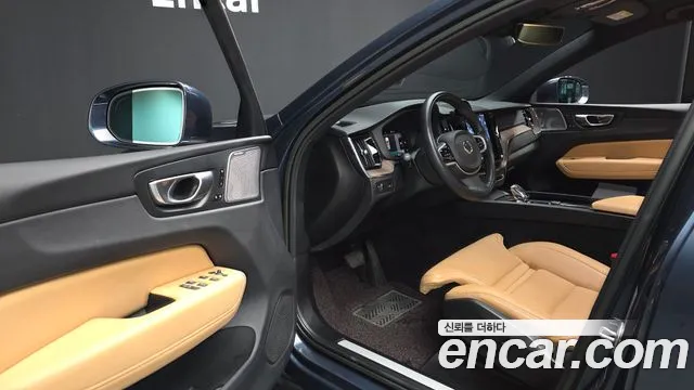 Volvo XC60 2nd Gen — Фото автомобиля 15