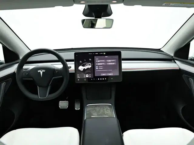Tesla Model Y — Фото автомобиля 14