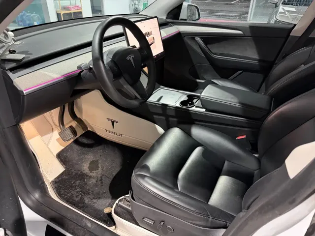 Tesla Model Y — Фото автомобиля 6