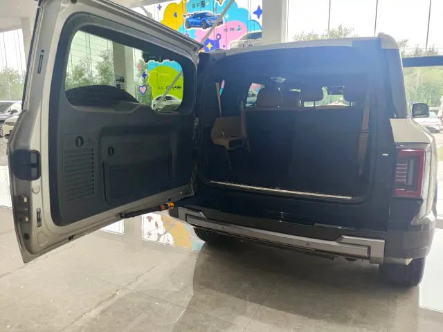 BYD FangChengBao Leopard 8 — Фото автомобиля 17