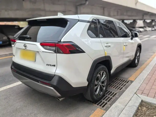 Toyota RAV4 — Фото автомобиля 9