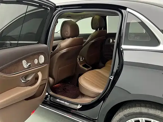 Mercedes-Benz E-Class — Фото автомобиля 9