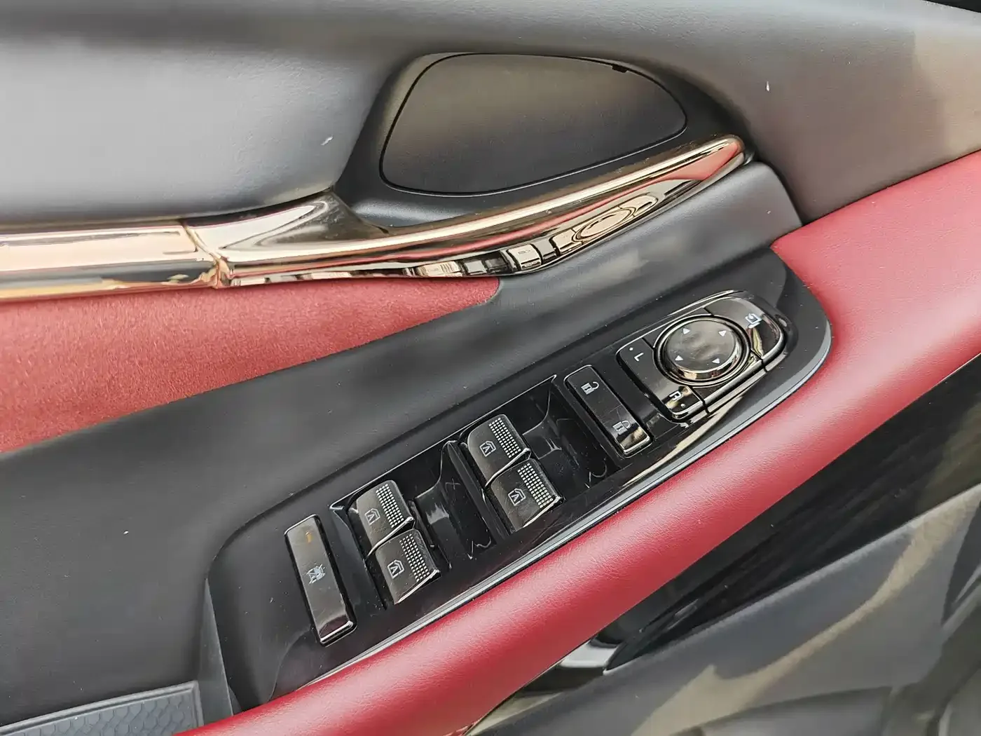 GAC Trumpchi Trumpchi M8 2024 Patriarch Series 400T Ultimate Edition — Фото автомобиля 12