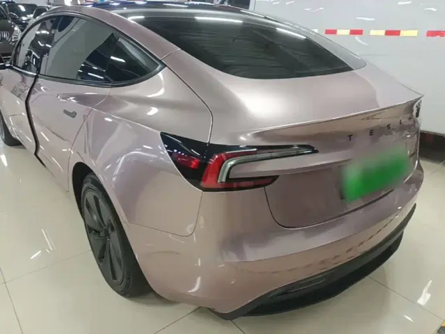 Tesla Model 3 — Фото автомобиля 4